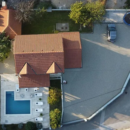 Relax House Nizic Villa *