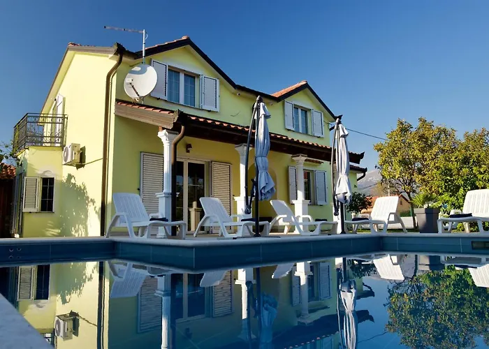 Relax House Nizic ヴィラ